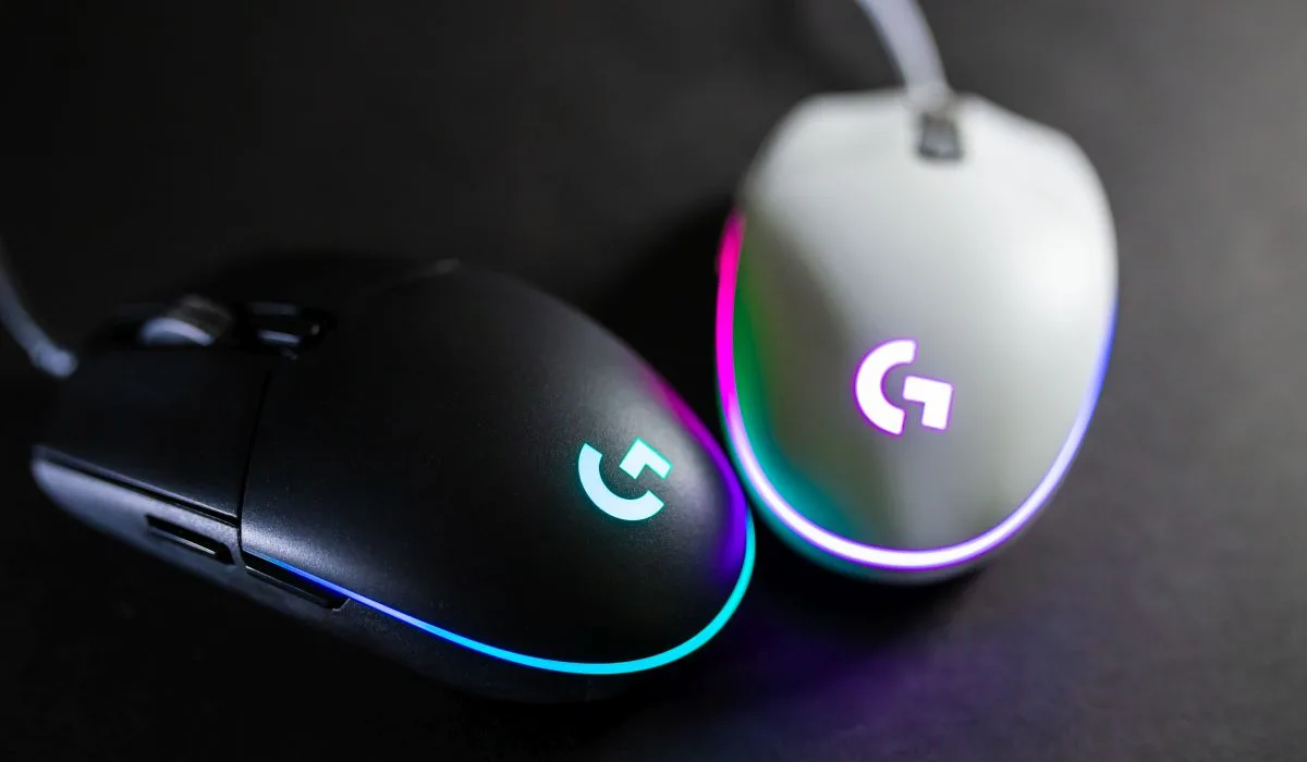 Logitech G203 LIGHTSYNC Gaming Mouse